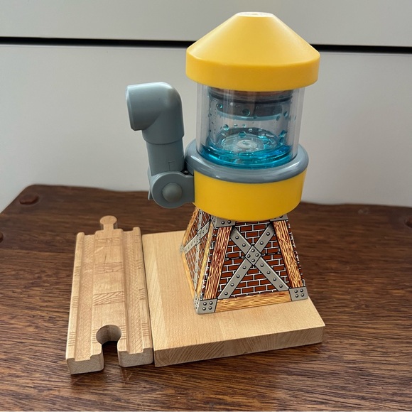 Thomas & Friends Wooden Railway Sodor Yellow Water Tower + Magnetic Track Piece - Picture 1 of 4